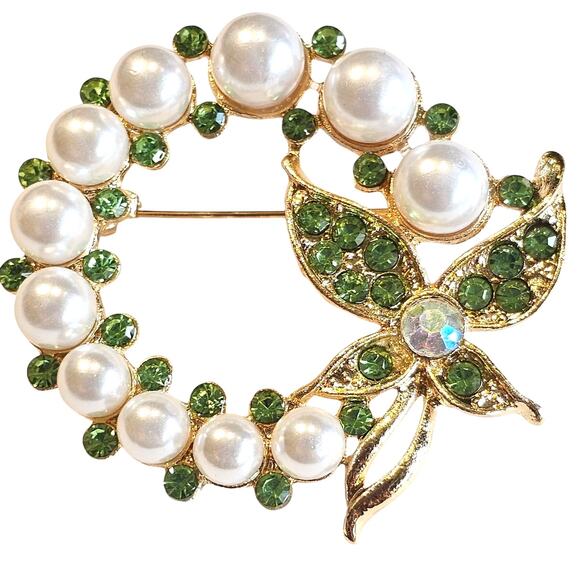 Green Brooch Pin Faux Pearl Rhinestone Butterfly Gold Tone Wreath Gift Box - Picture 1 of 10